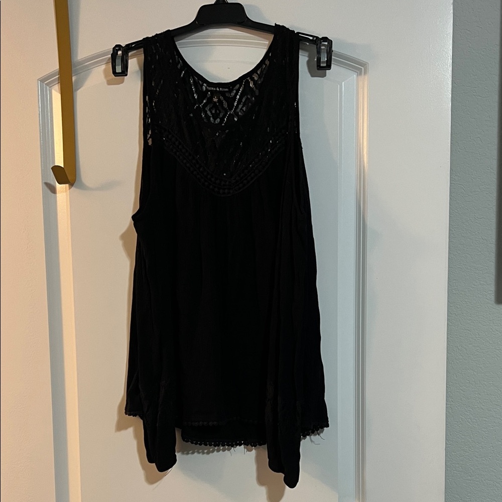 Chic Black Sleeveless Cold Shoulder Women's Top